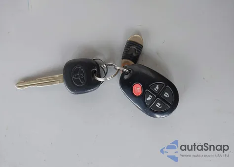 2014 Toyota Sienna Le V6 7 Passenger Auto Access Seat/Le V6 7 Passenger Mobility/Le V6 8 Passenger z USA, uszkodzony, nr VIN 5TDKK3DC4ES427453